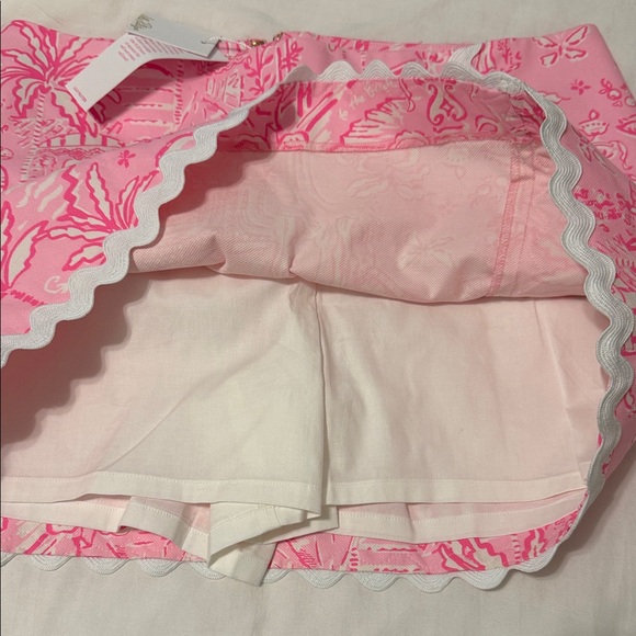 Lilly Pulitzer Hot Pink Scenic Print Mini Skort with White Scallop Trim - Picture 4 of 4